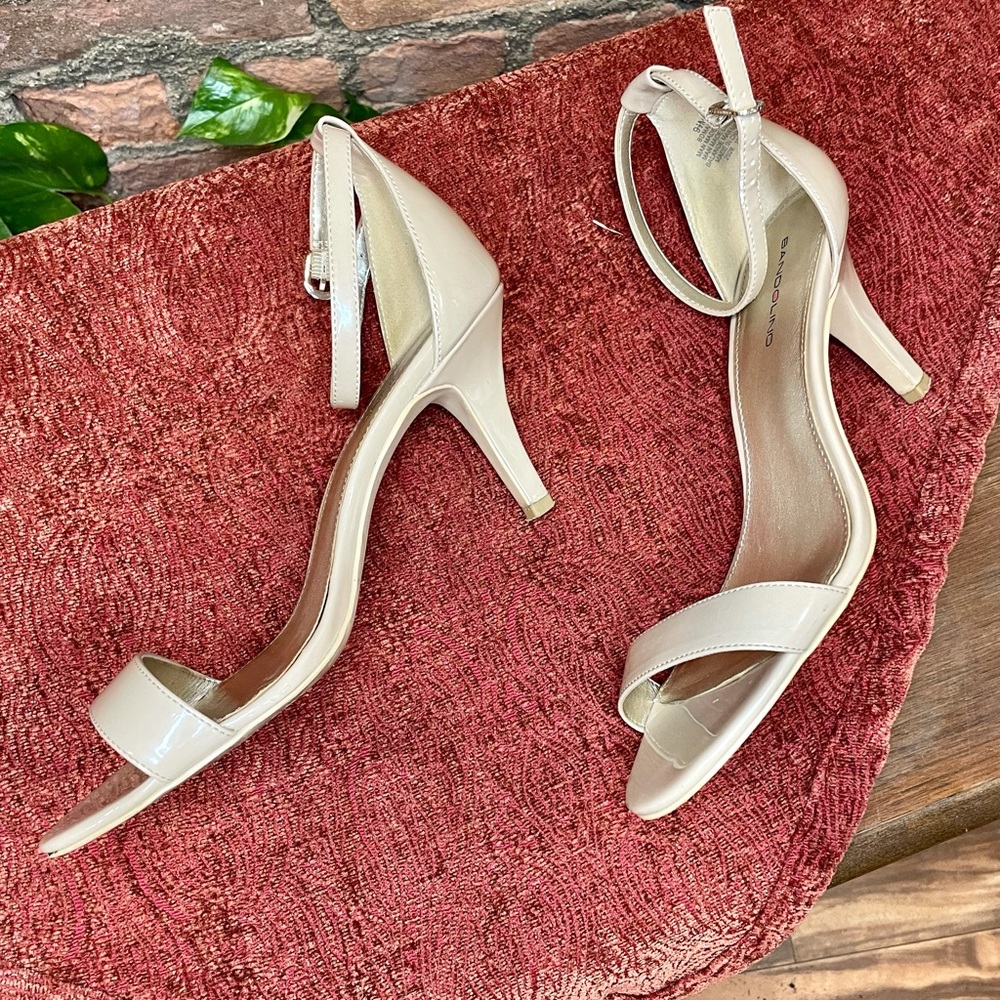 Bandolino Womens Madia Patent Leather Open Toe Casual Ankle Strap Sandals Sz 9.5